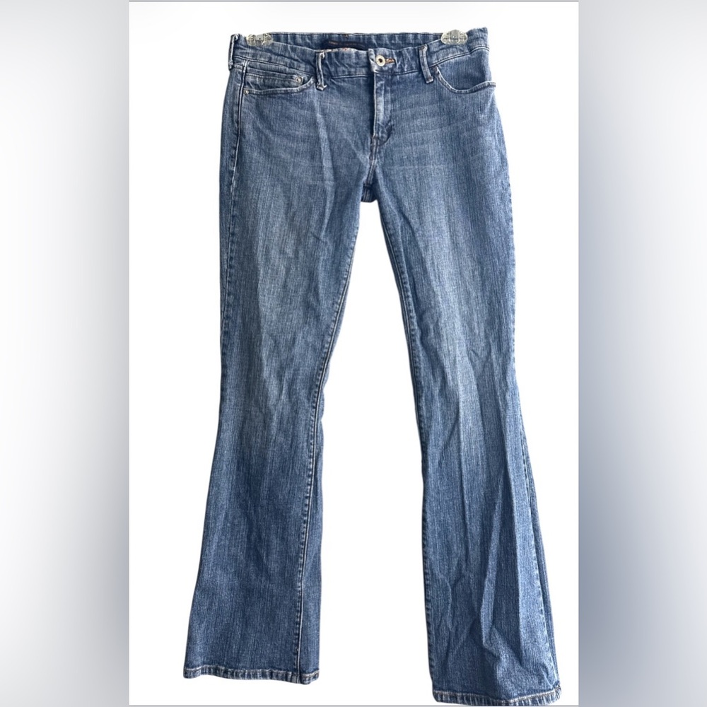 Levi's women's flare jeans in a medium wash